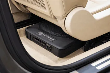 Subwoofer bajo el asiento: instalación y ventajas para un sonido limpio